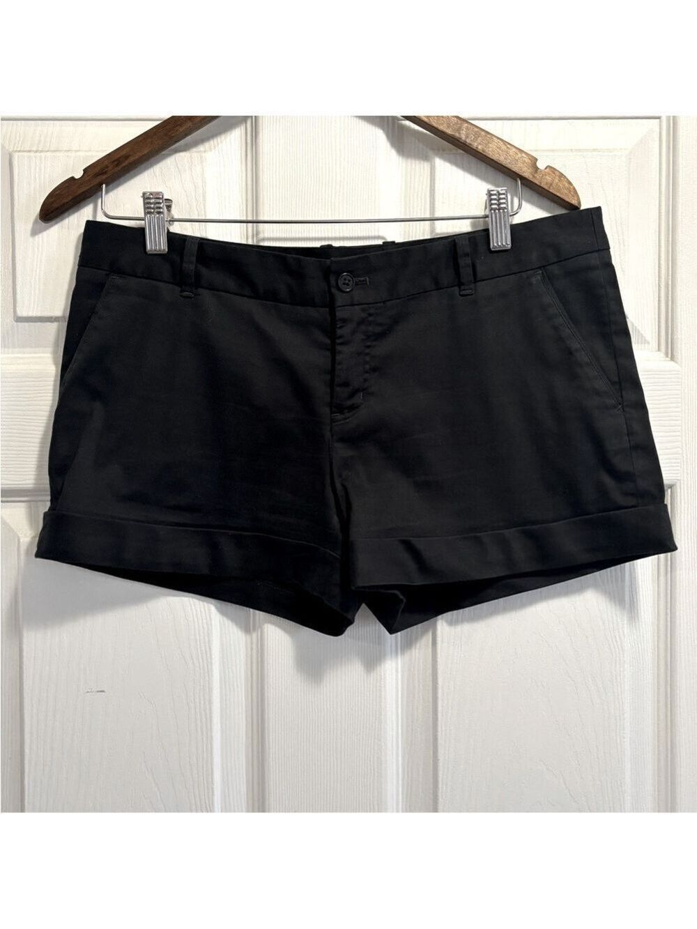Aritzia Talula Black Cuffed Chino Low Rise Stretch Cotton Modal Shorts Size 8